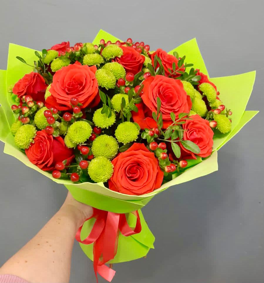 Букет цветов из: Хризантемы и Розы в Кизнер