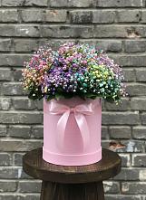 Цветочная композиция из Гипсофила и Розы в шляпной коробке в Кизнер