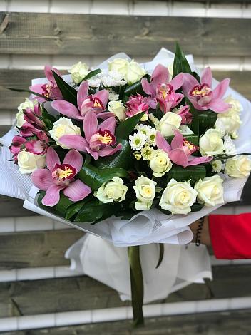 Букет цветов из: Розы и Хризантемы в Кизнер
