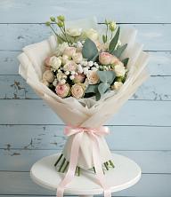 Букет цветов из:  Розы и Лизиантусы в Кизнер