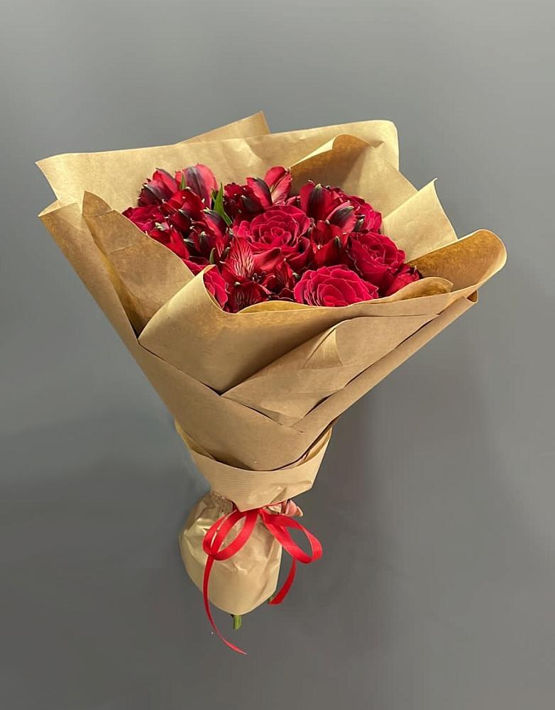 Букет цветов из: Альстромерии и Розы в Кизнер