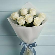Букет 7 Белых роз Эдлесс Лав в Кизнер