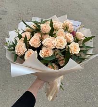 Букет Кремовые розы Латте в Кизнер
