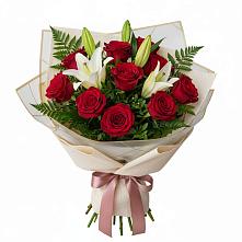 Букет цветов из:  Лилии и Розы в Кизнер