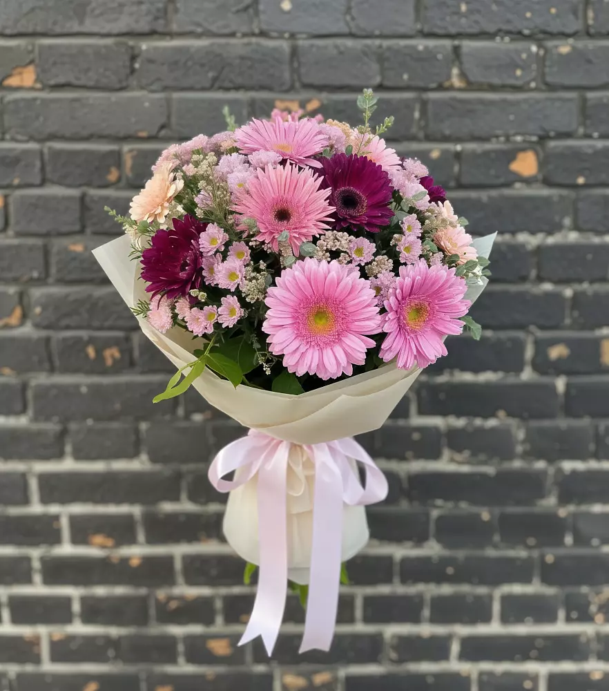 Букет цветов из: Герберы и Хризантемы в Кизнер