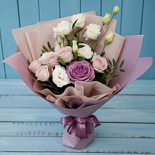 Букет цветов из:  Розы и Лизиантусы в Кизнер