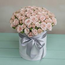 Цветочная композиция из Розы в шляпной коробке в Кизнер