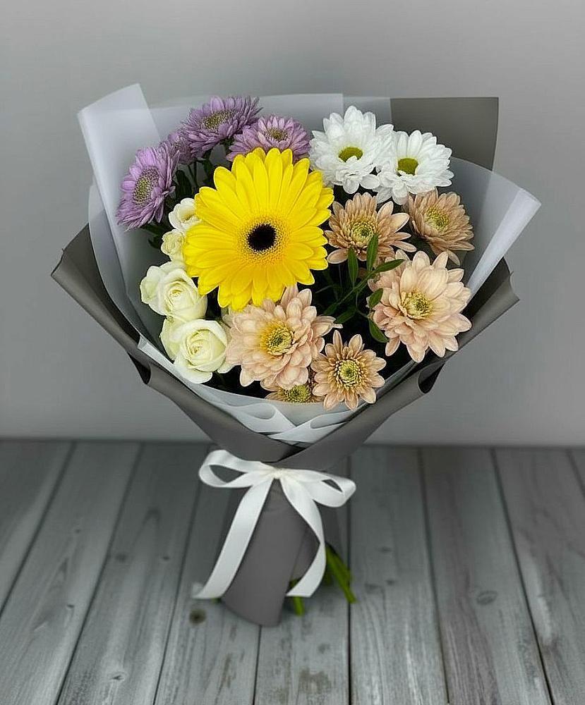 Букет цветов из: Розы, Герберы и Хризантемы в Кизнер