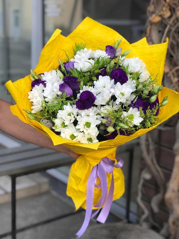 Букет цветов из: Ирисы, Хризантемы и Ромашки в Кизнер
