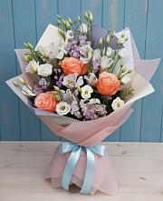 Букет цветов из:  Лизиантусы, Розы, Альстромерии и Гипсофила в Кизнер
