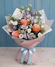 Букет цветов из:  Лизиантусы, Розы, Альстромерии и Гипсофила в Кизнер