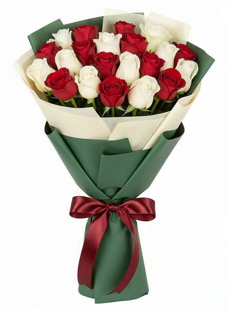 Букет Микс из красных и белых роз в Кизнер