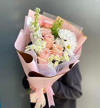 Букет цветов из:  Хризантемы и Розы в Кизнер