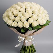Букет 101 беля роза Белоснежка в Кизнер