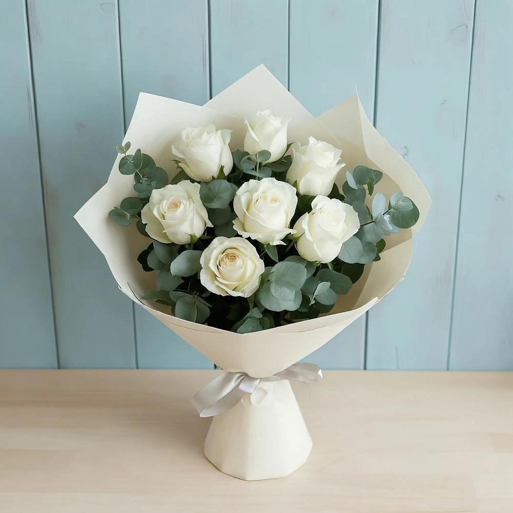 Букет Белые розы в Эвкалипте в Кизнер