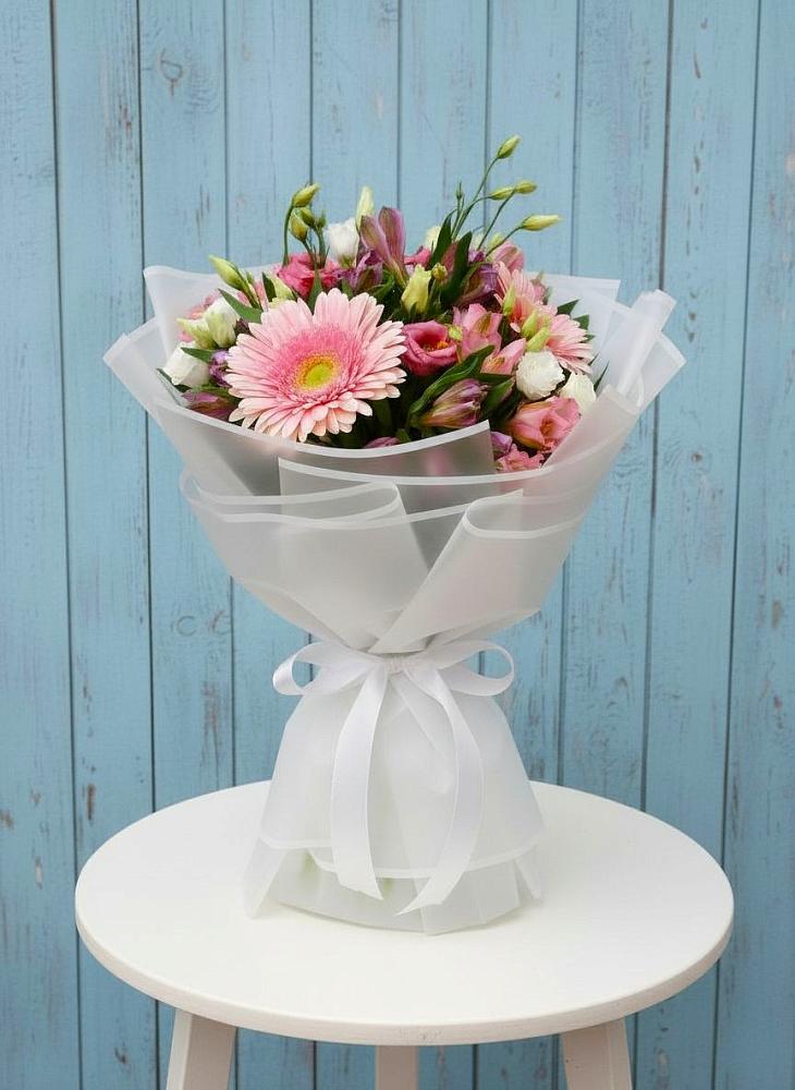 Букет цветов из: Герберы, Альстромерии и Лизиантусы в Кизнер