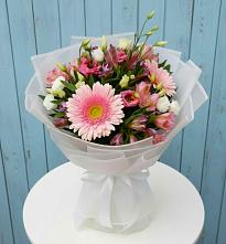 Букет цветов из:  Герберы, Альстромерии и Лизиантусы в Кизнер