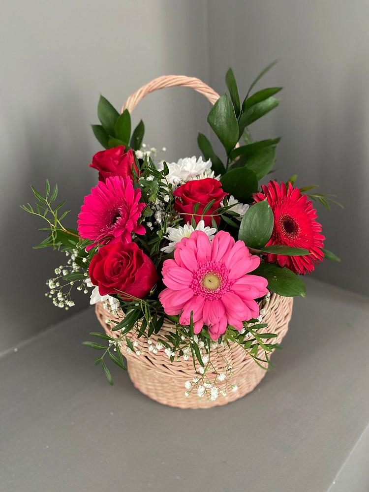 Цветочная композиция из Розы, Хризантемы и Герберы в корзине в Кизнер