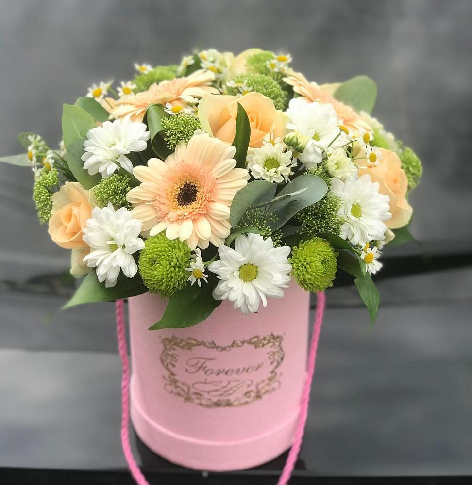 Цветочная композиция из Розы, Герберы и Хризантемы в шляпной коробке в Кизнер