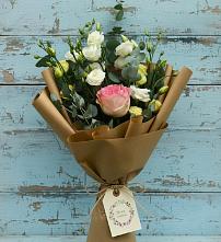 Букет цветов из:  Розы и Лизиантусы в Кизнер