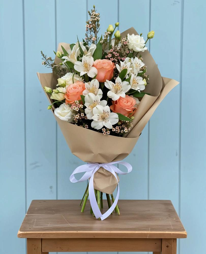 Букет цветов из: Альстромерии, Лизиантусы, Розы и Хризантемы в Кизнер