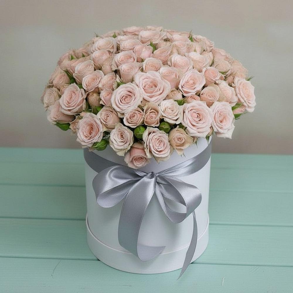 Цветочная композиция из Розы в шляпной коробке в Кизнер